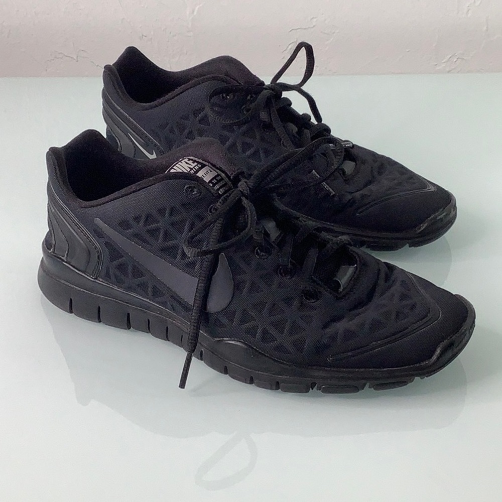 Nike Nike free fit 2 black on black sneakers size 8 EUC
